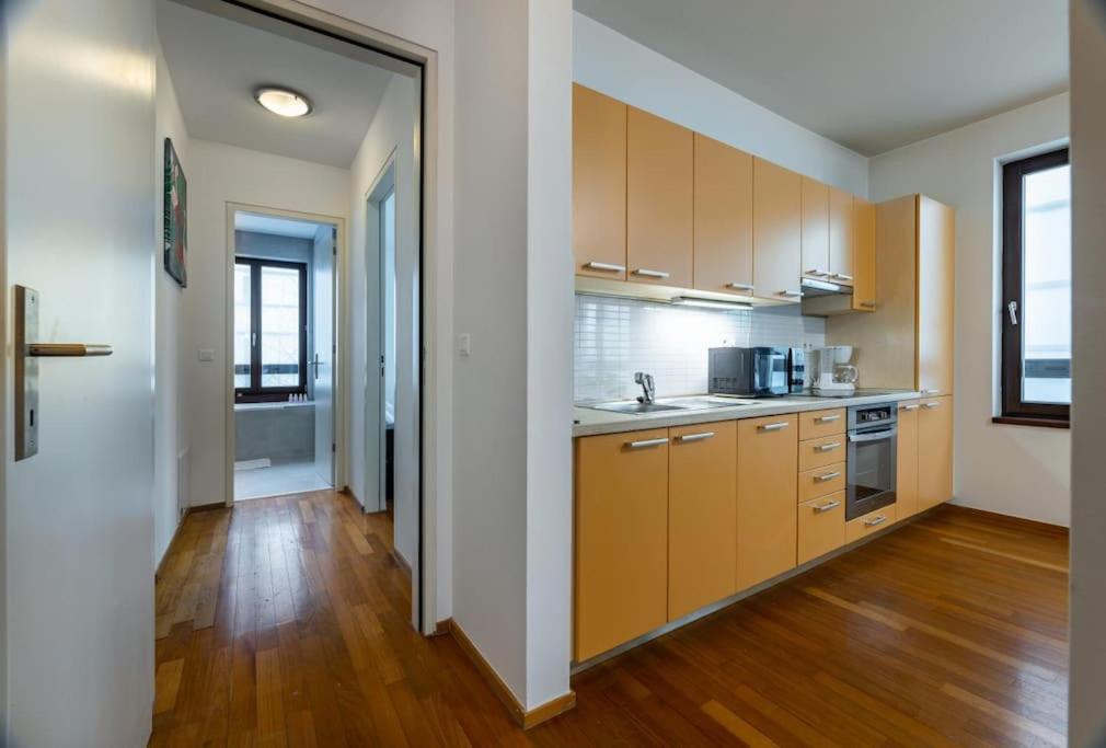 Modern Spacious Flat With A Terrace And A Parking Prague Luaran gambar