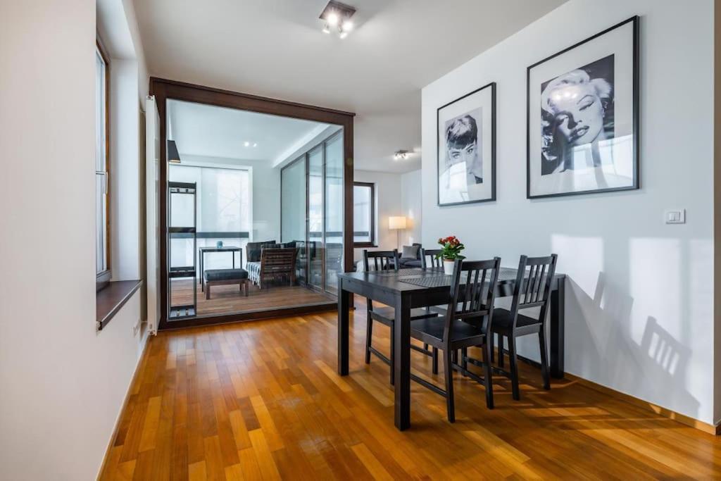 Modern Spacious Flat With A Terrace And A Parking Prague Luaran gambar