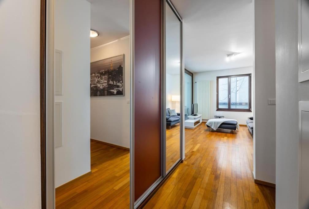 Modern Spacious Flat With A Terrace And A Parking Prague Luaran gambar
