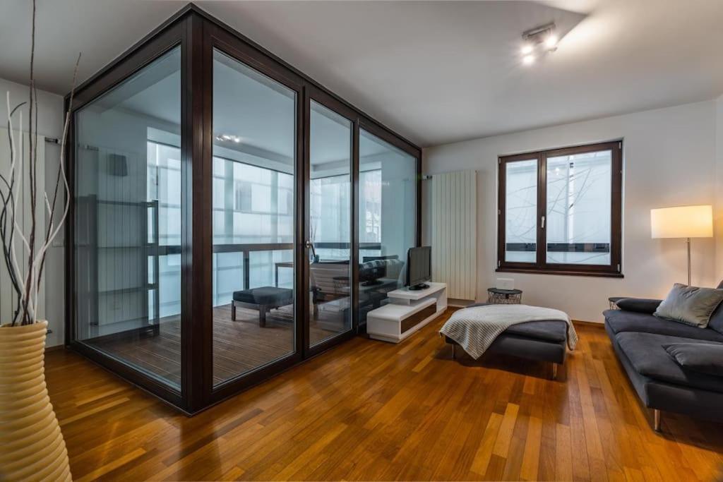 Modern Spacious Flat With A Terrace And A Parking Prague Luaran gambar
