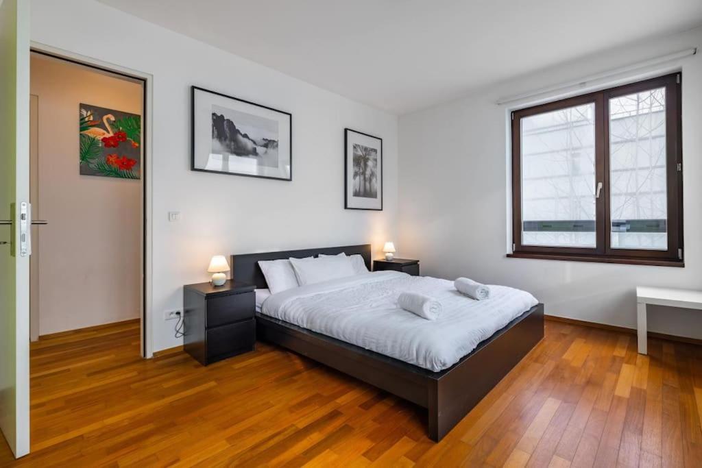 Modern Spacious Flat With A Terrace And A Parking Prague Luaran gambar