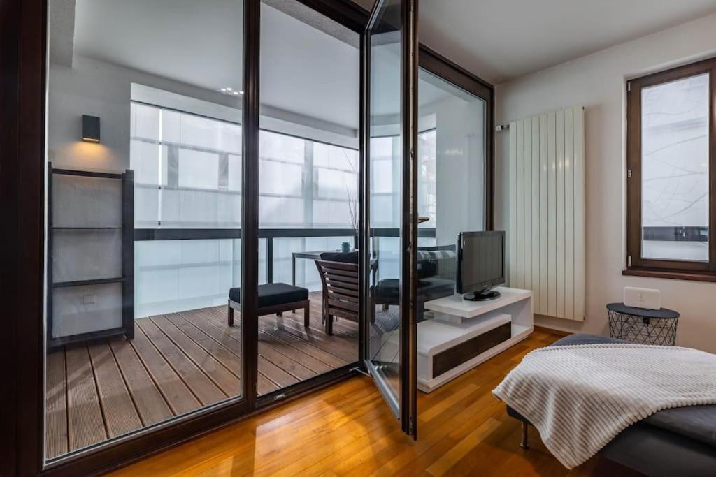 Modern Spacious Flat With A Terrace And A Parking Prague Luaran gambar